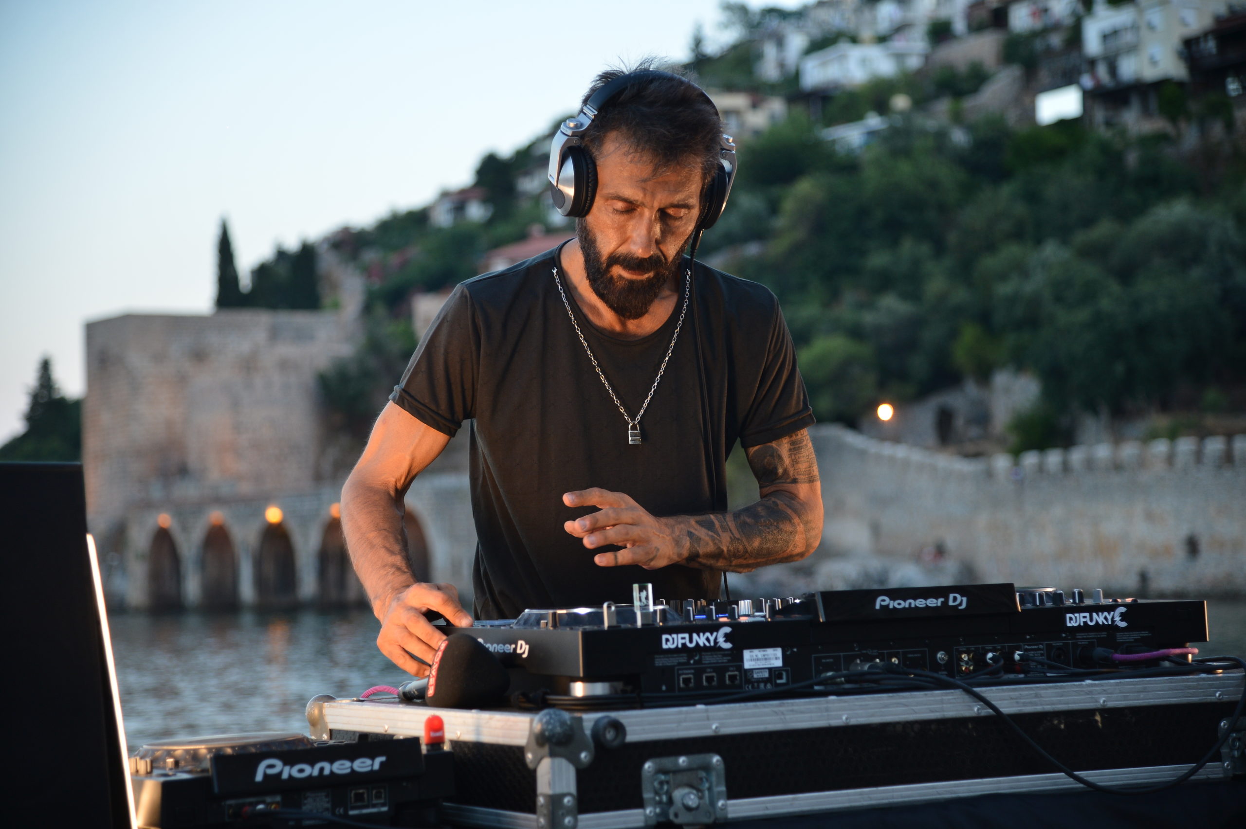 Dj Hakan